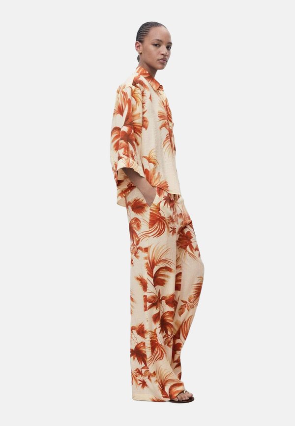 Mango FLOWING PALM TREE