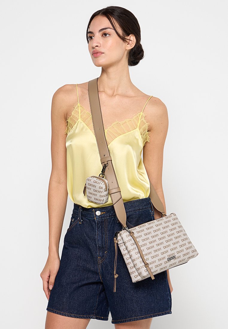 DKNY ELLIS