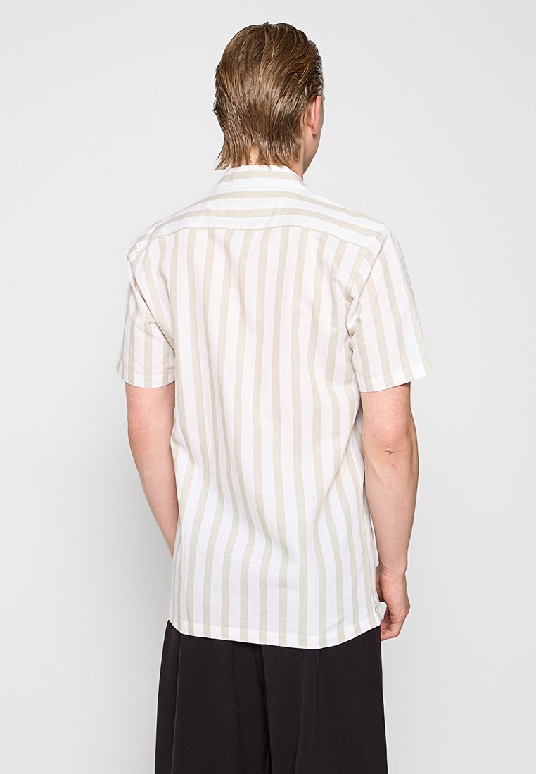 RELAXED FIT Media 2