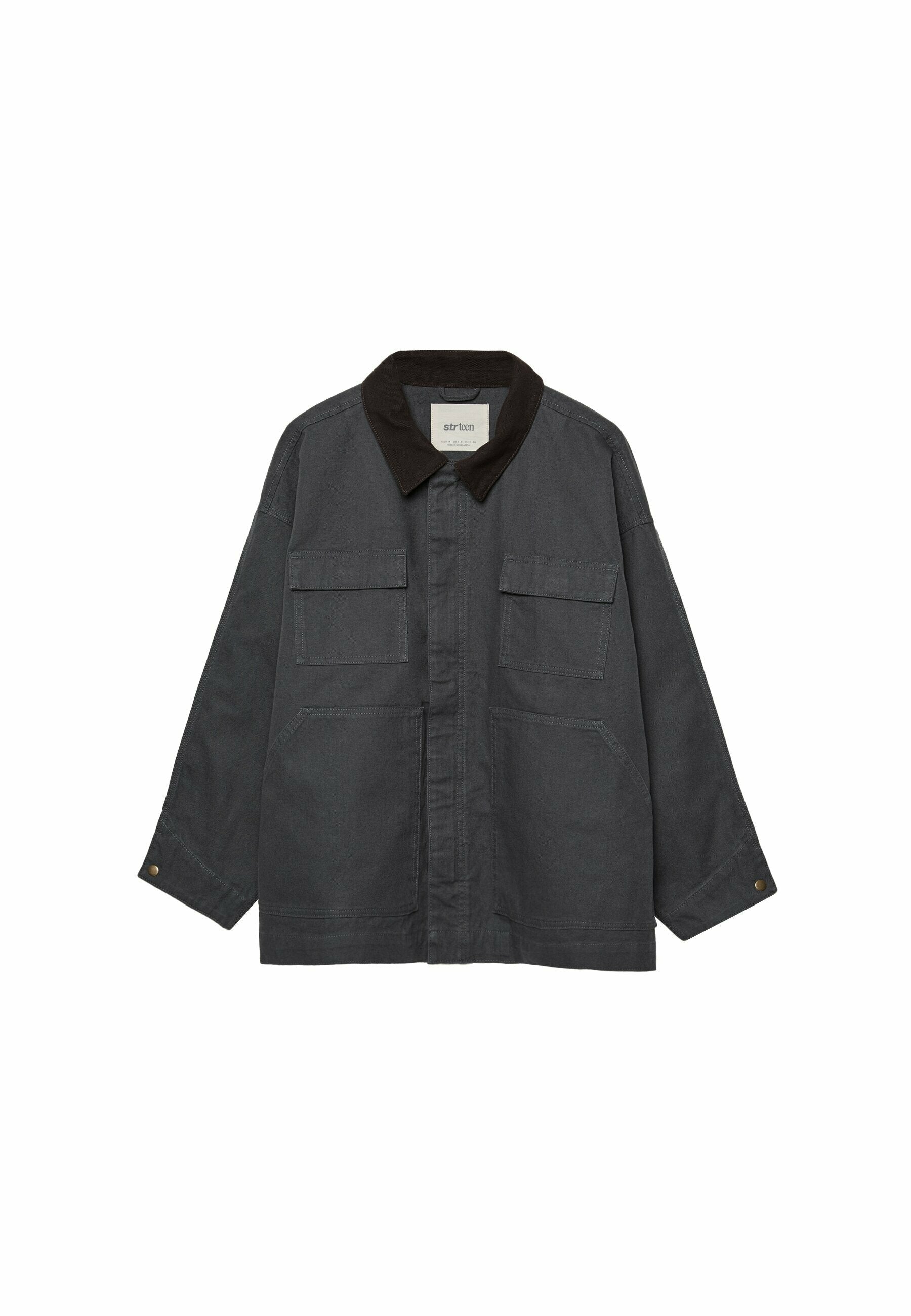 Dunkelgraue Jacke mit einem braunen Baumwollkragen. Verfügt über zwei große Fronttaschen und einen Knopfdetails an den Bündchen. Weicher Stoff, lockerer Schnitt.