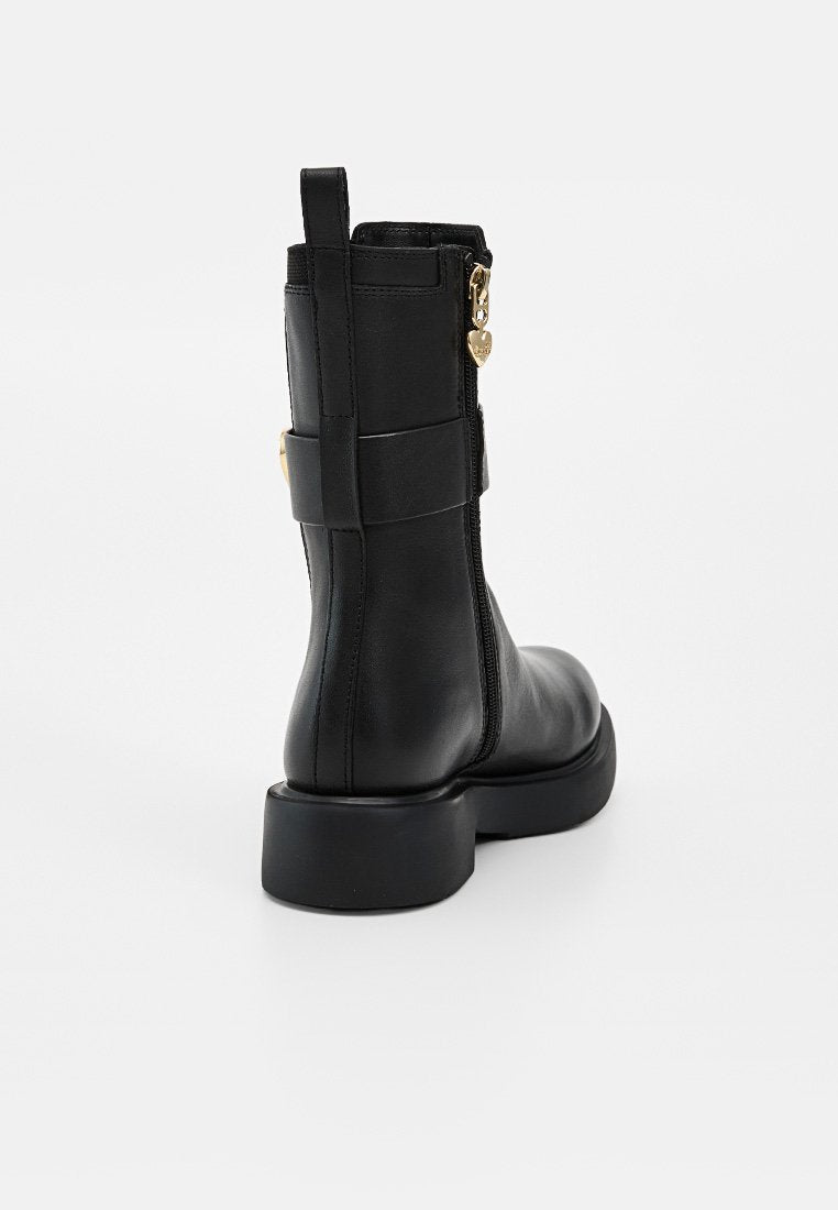 Love Moschino