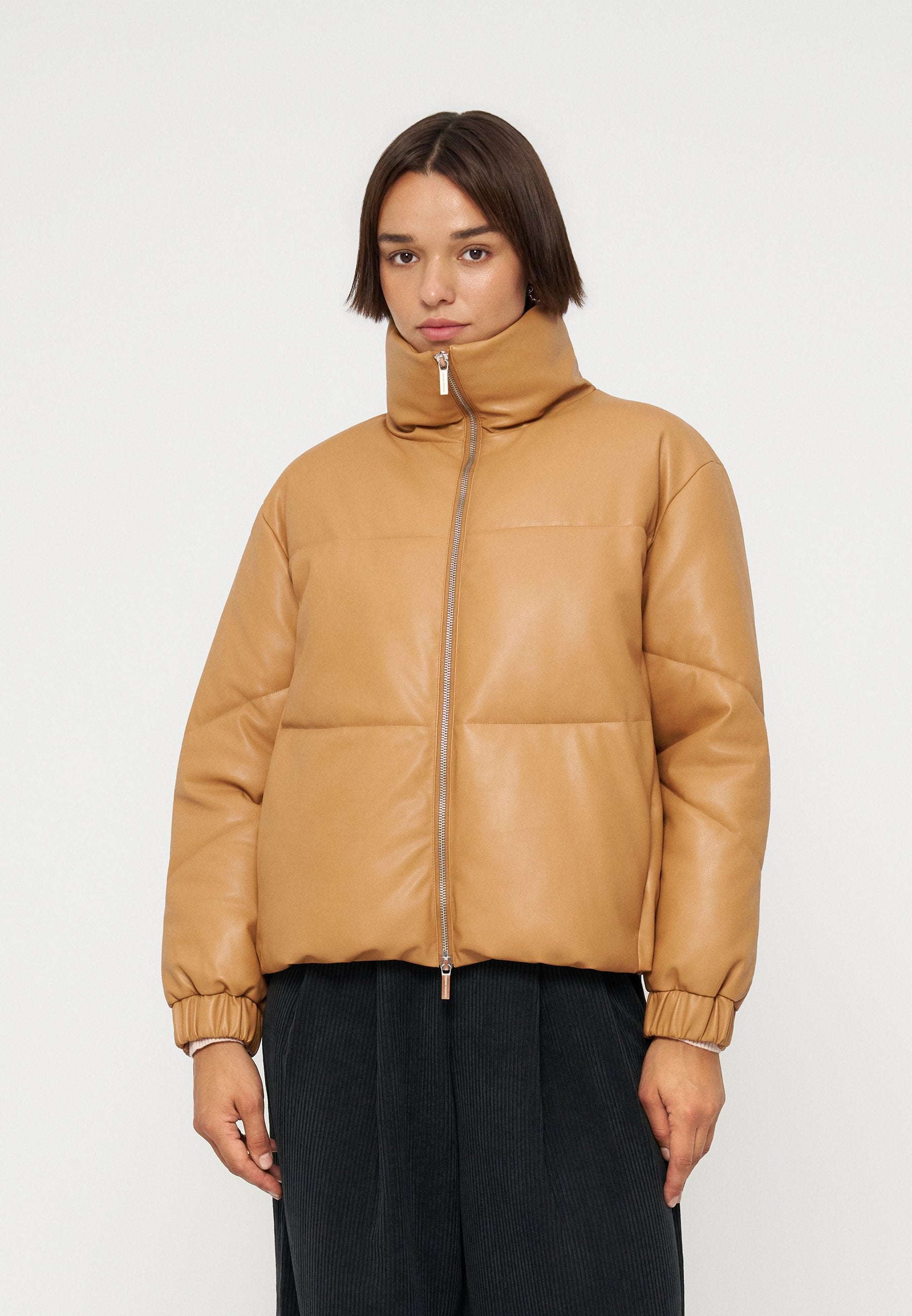 Armani Exchange Bomberjacke Media 1