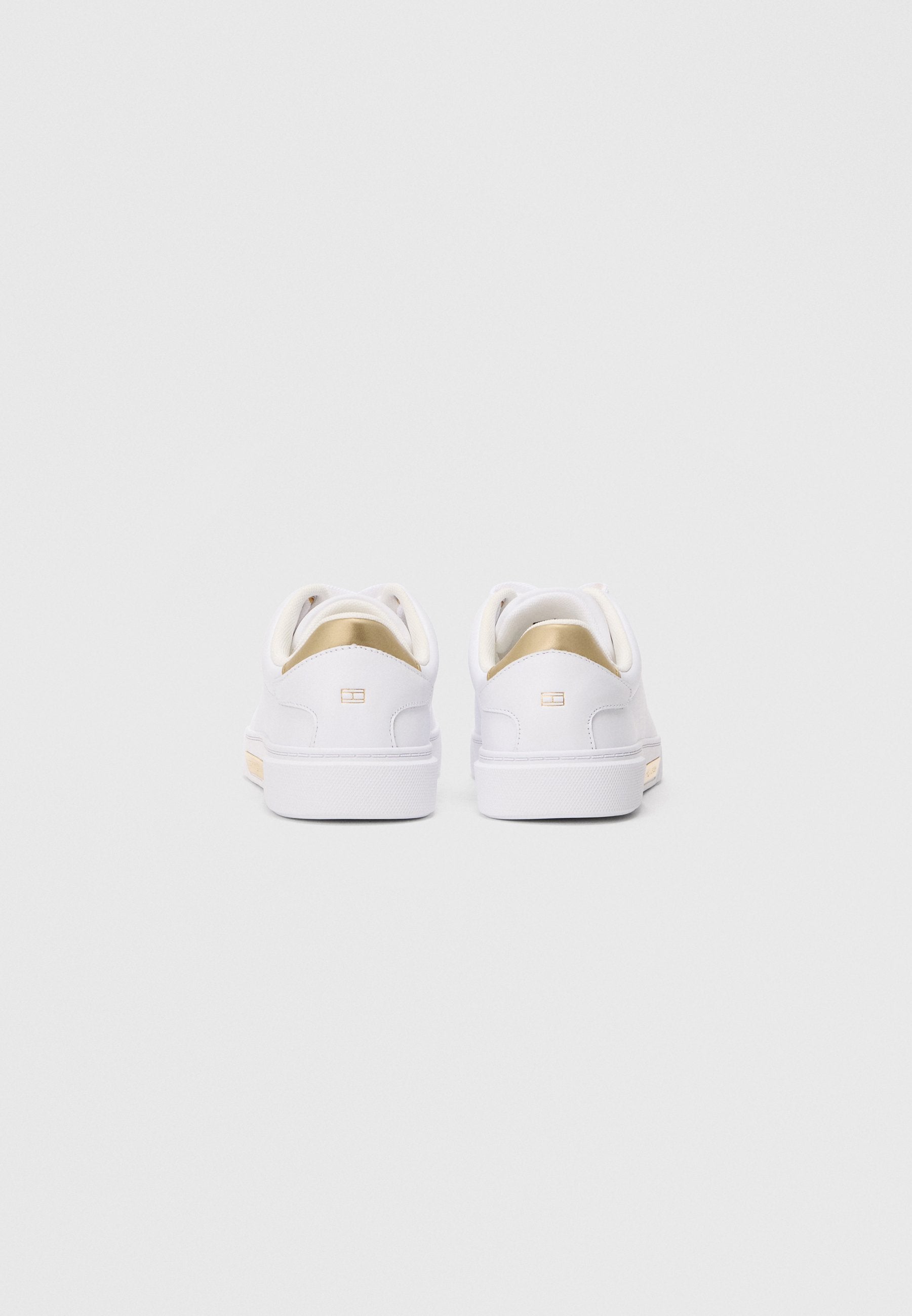LEATHER LOGO PLAQUE COURT TRAINERS Media 3