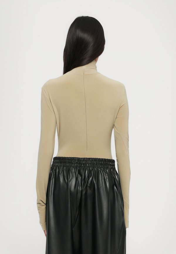 Norma Kamali LONG SLEEVE TURTLE