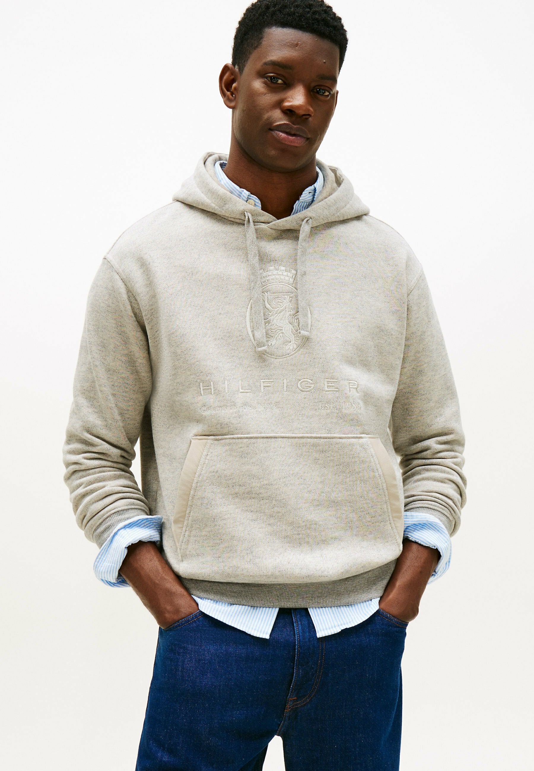 VARSITY CREST HOODY Media 3
