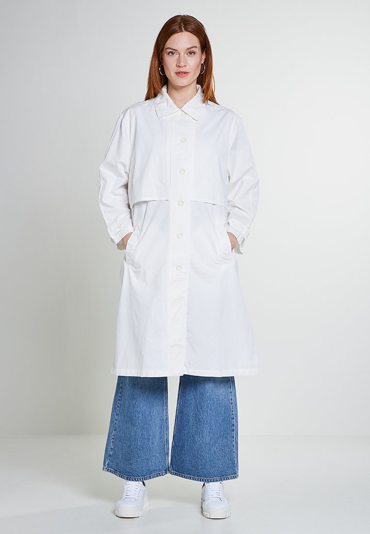 American Vintage Trenchcoat Media 1