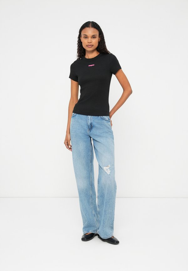 Tommy Jeans SLIM SCRIPT LABEL TEE UNISEX