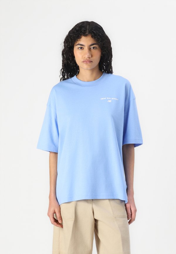 New Balance REIMAGINED OVERSIZED - Print T-shirt - electric sky