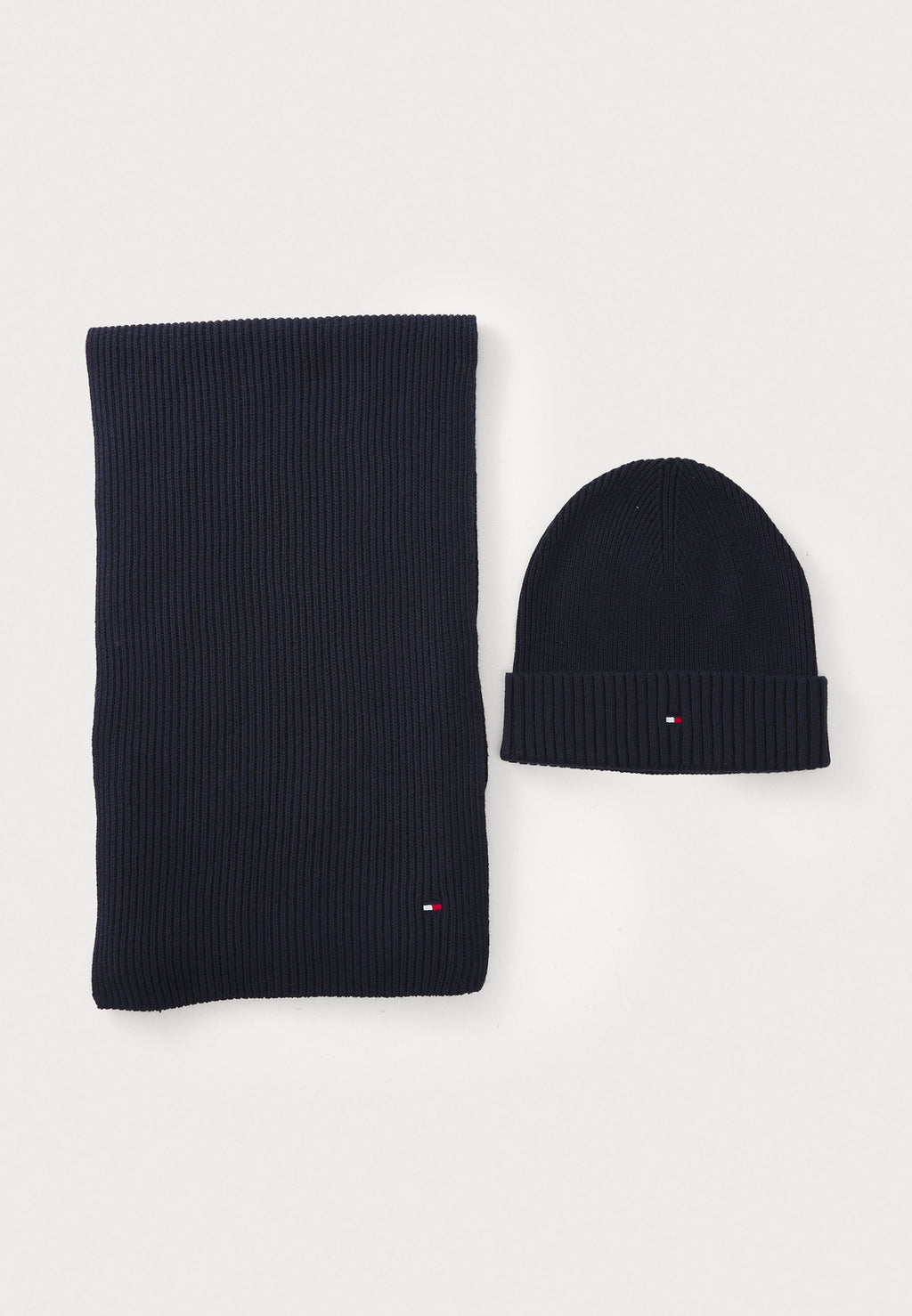 FLAG BEANIE & SCARF SET Media 2
