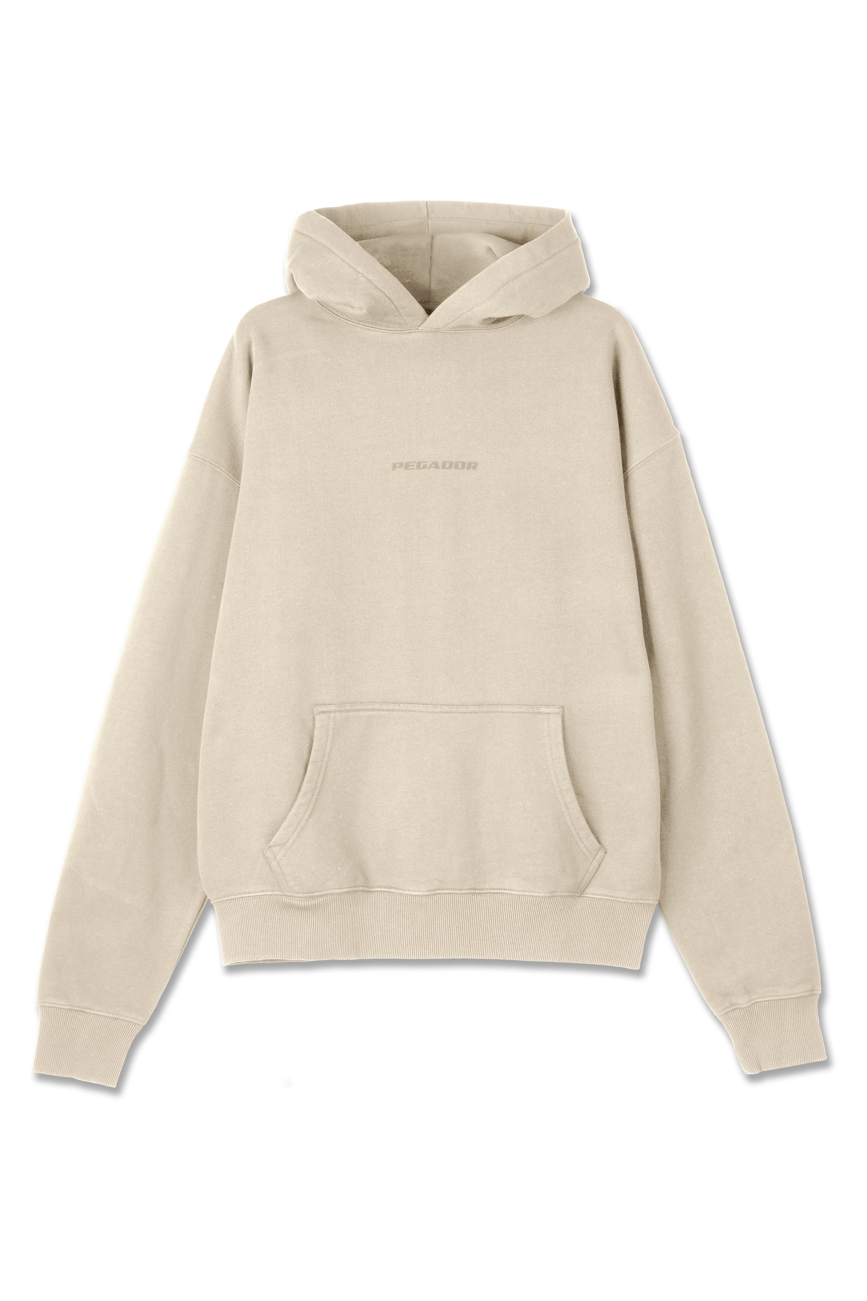 Beige Kapuzenpullover mit einer Fronttasche, gerippten Bündchen und Saum. Mit einem dezenten geprägten Logo in der Mitte. Weicher, strukturierter Stoff.