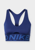Blauer Nike-Sport-BH mit Racerback-Design und breitem elastischem Bund, der das Nike-Logo in einem dunkleren Blau zeigt.