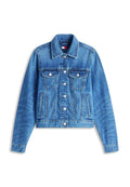 Blaue Jeansjacke mit Knopfleiste, zwei Brustklappentaschen, seitlichen Einschubtaschen und gesteppter Nahtführung.