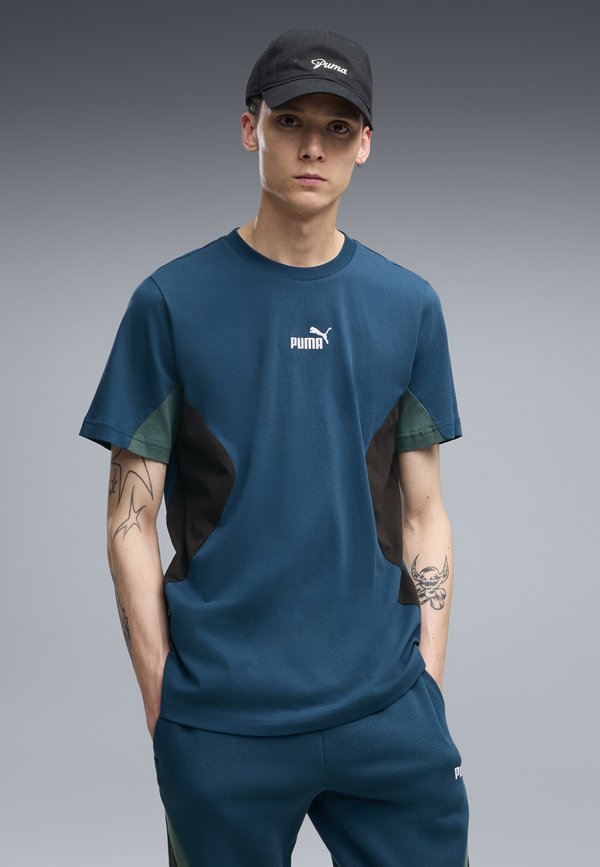 Puma ESSENTIALS BLOCK T-SHIRT - Print T-shirt - midnight petrol