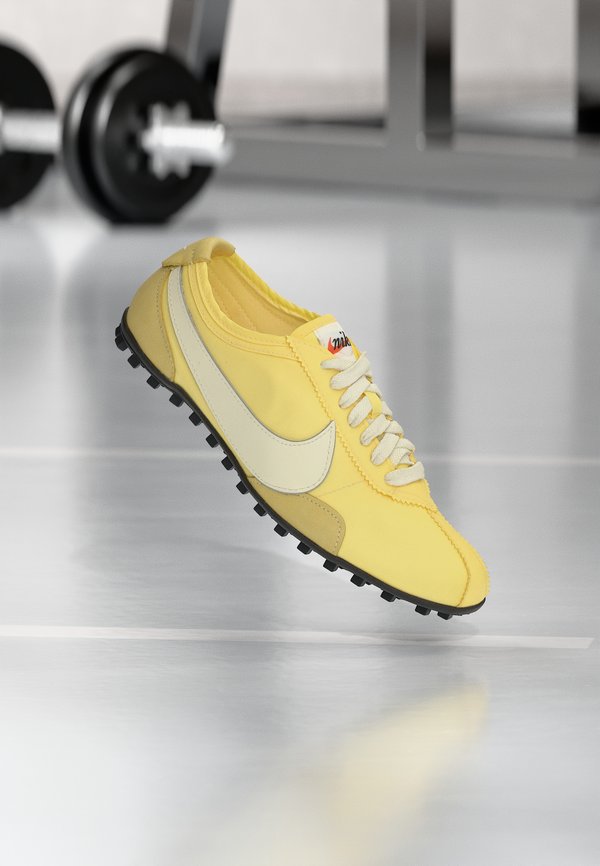 Nike Sportswear MOON SHOE OG - Trainers - soft yellow/soft pearl/light brown