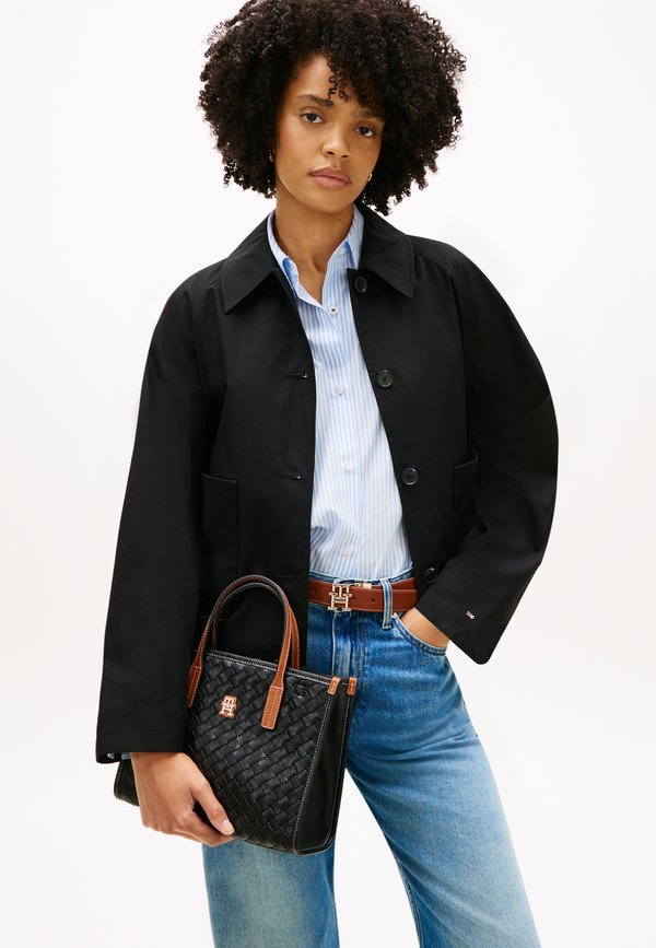 Tommy Hilfiger CITY WOVEN CROSSBODY TOTE BAG - Handbag - black mix