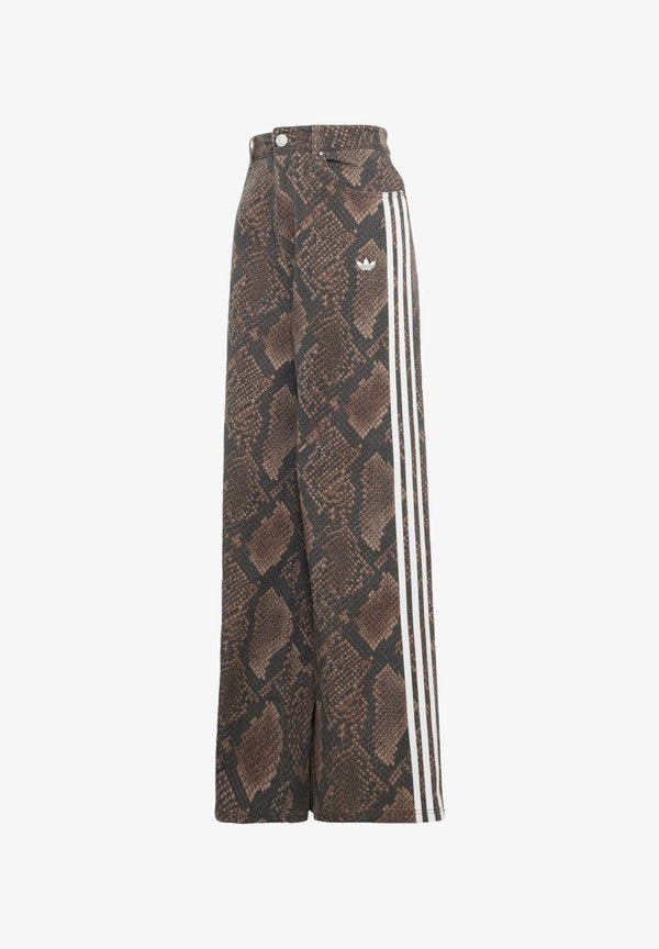 adidas Originals SNAKE PRINT DENIM LOOSE - Loose Jeans - earth strata/aurora coffee