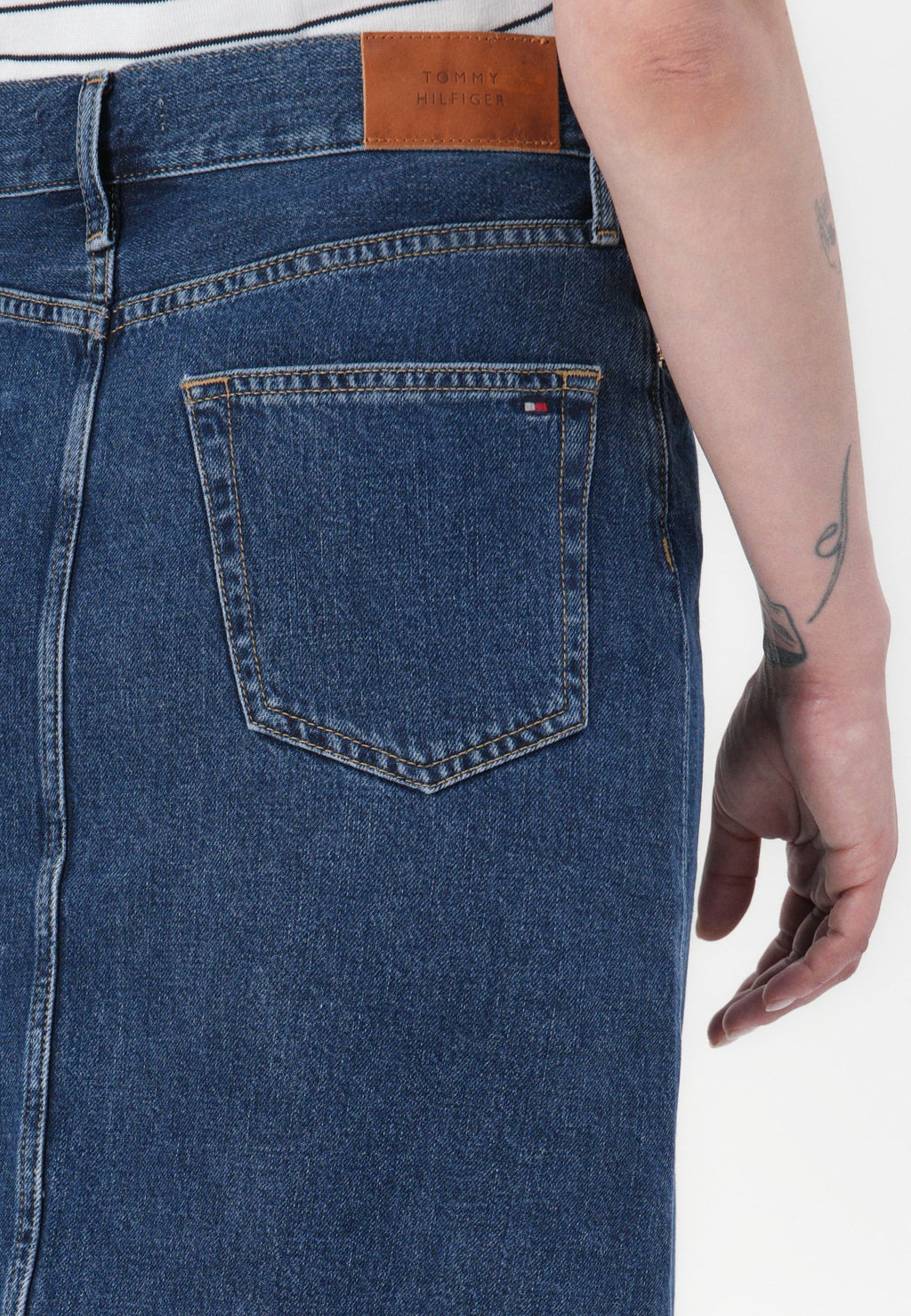 STRAIGHT KNEE SKIRT Media 6