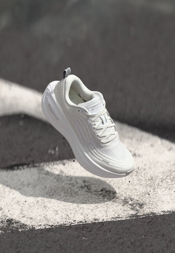 Nike Performance VOMERO PLUS - Road running shoes - white/summit white/photon dust/metallic silver