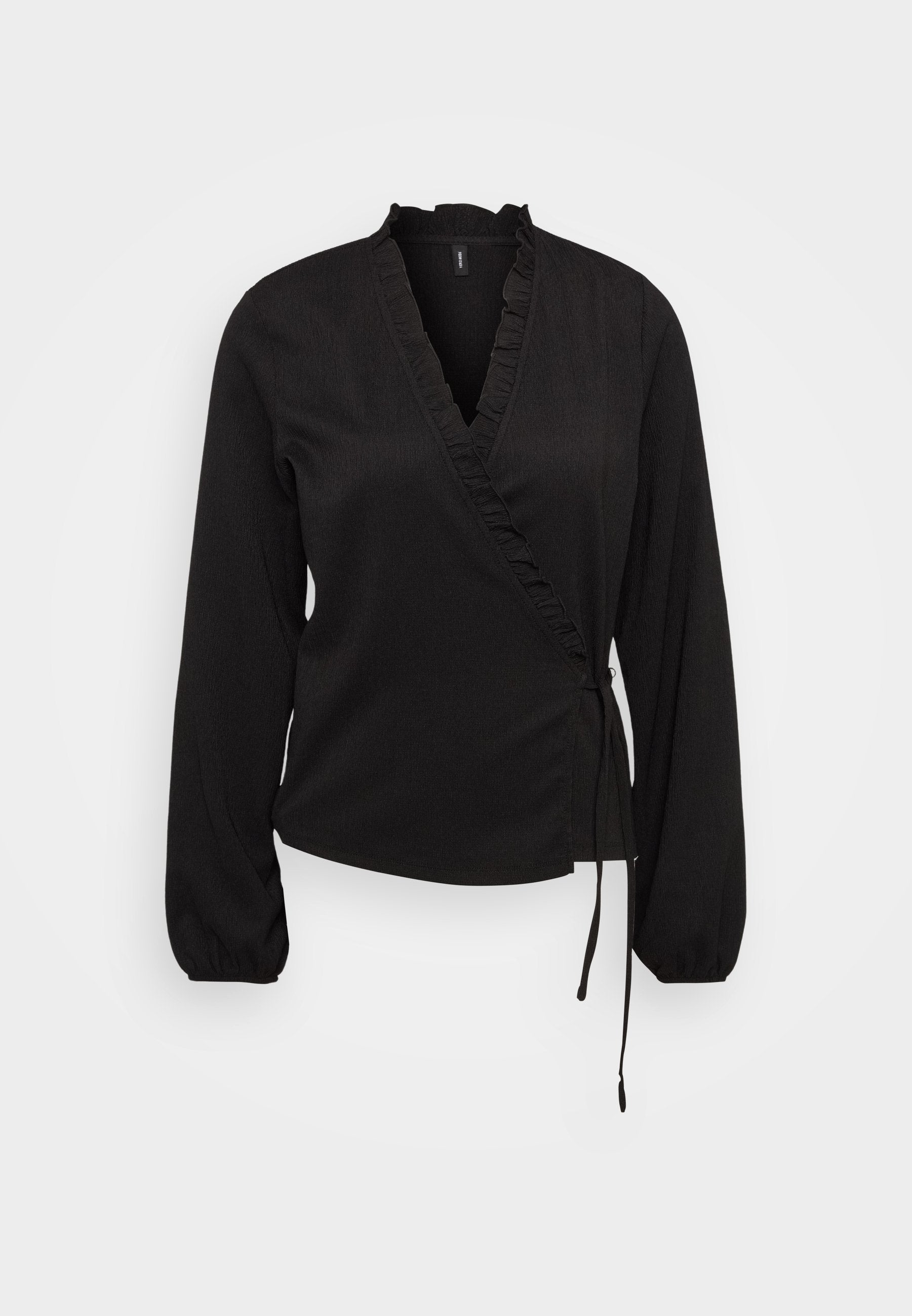 Schwarze Wickelbluse mit langen Puffärmeln, gerüschtem Ausschnitt und einer Krawatte auf der Seite. Glatte Textur mit einem subtilen Schimmer.