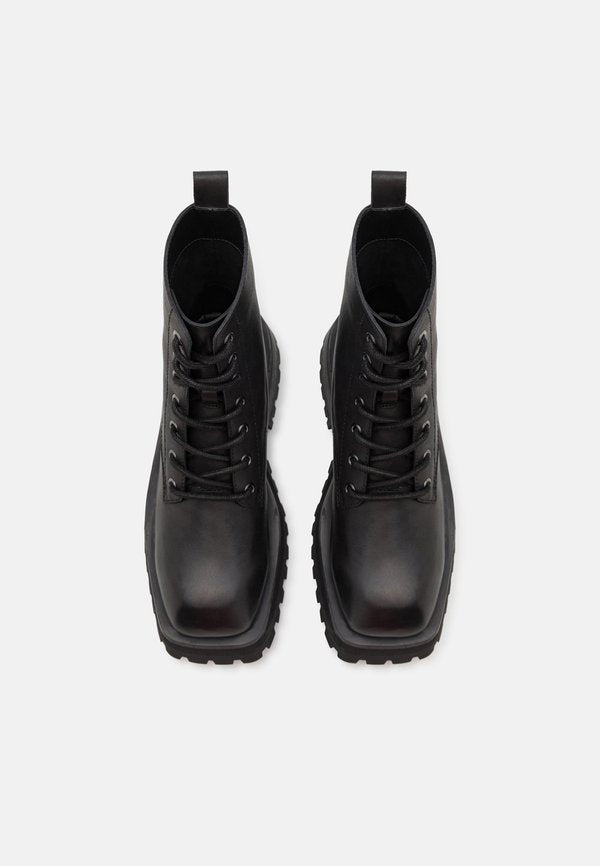 DKNY FARREN COMBAT BOOT