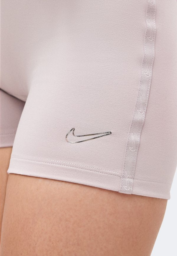 Nike Performance ONE