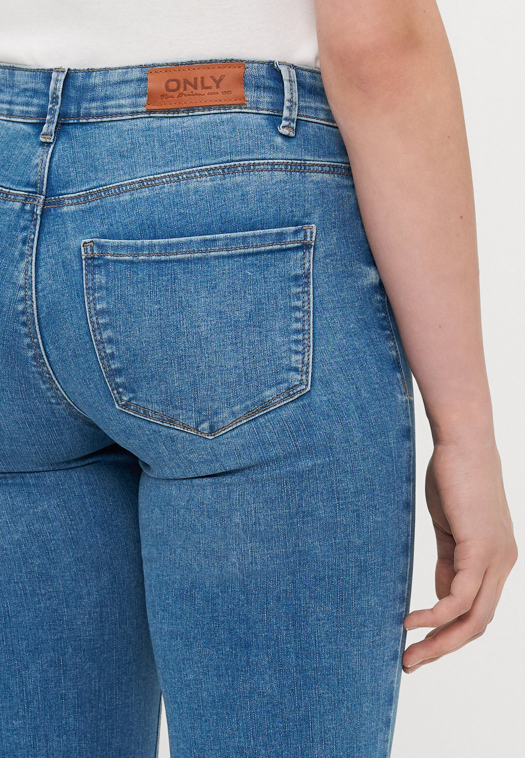 Flared fit ONLLUSH Mid waist Retro Media 6
