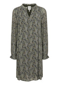 Langärmliges Kleid in Dunkelgrün mit einem floralen Muster in Weiß, Grün und Gelb. Mit V-Ausschnitt und gerafften Bündchen. Hergestellt aus leichtem Stoff.