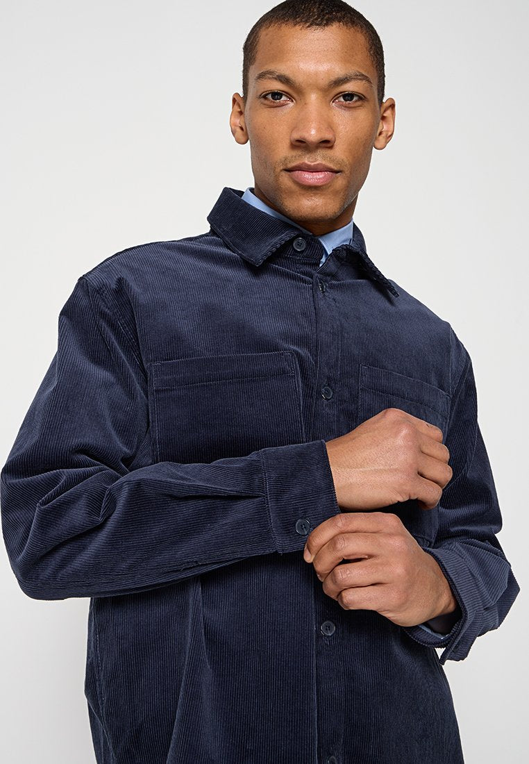 REGULAR FIT  Media 4
