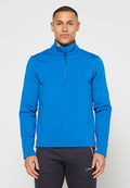 Blauer Pullover mit langen Ärmeln, hohem Kragen und Halb-Reißverschluss. Der Stoff wirkt glatt mit einer leicht strukturierten Oberfläche.