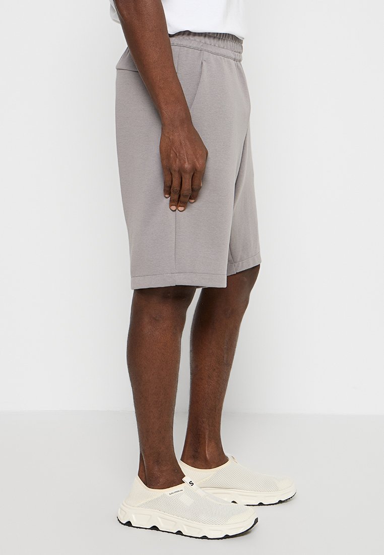 EA7 Emporio Armani Kurze Sporthose Media 2
