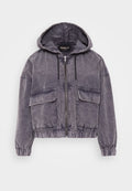 Grau gestreifte Cordjacke mit Kapuze, Reißverschluss, zwei vorderen Taschen, elastischen Bündchen und Saum. Verfügt über eine strukturierte Oberfläche und eine lockere Passform.