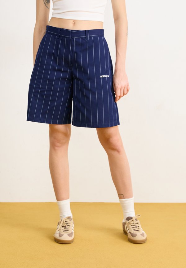 adidas Originals SHORT - Shorts - night indigo/off white