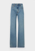 Hellblaue Denim-Jeans mit weitem Bein und hohem Bund, ausgestattet mit fünf Taschen, einem klassischen Reißverschluss und dezenten Verblassungen im gesamten Stoff.