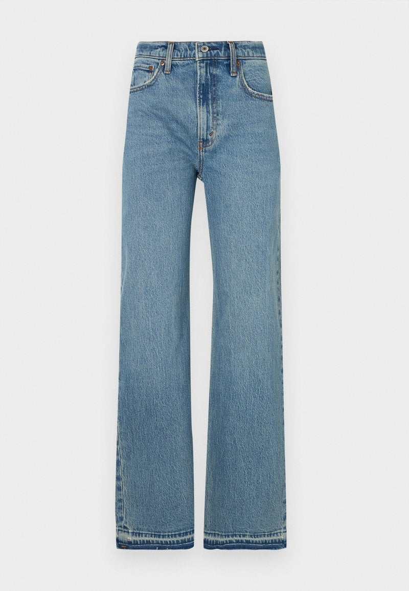 Hellblaue Denim-Jeans mit weitem Bein und hohem Bund, ausgestattet mit fünf Taschen, einem klassischen Reißverschluss und dezenten Verblassungen im gesamten Stoff.