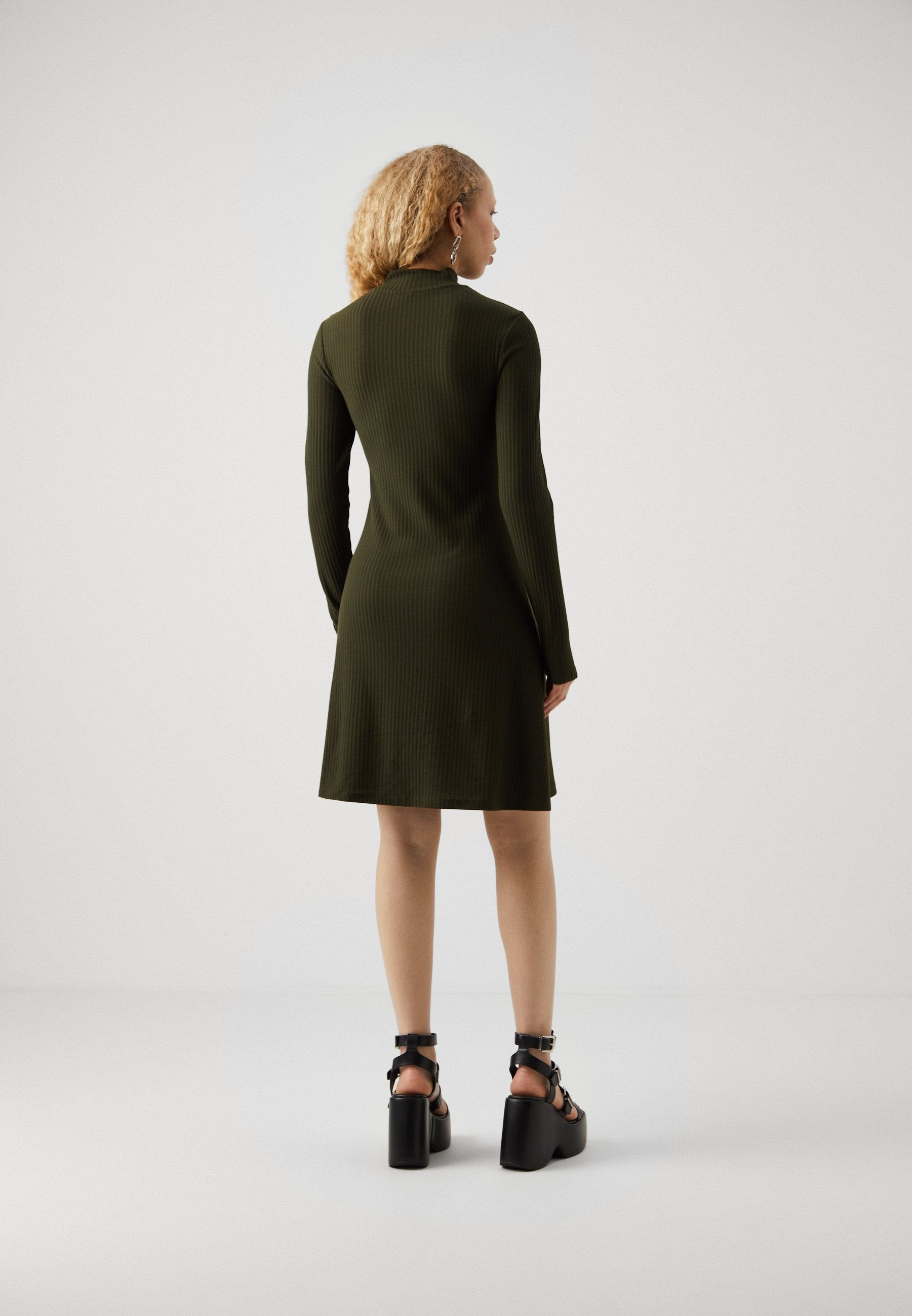 ONLNELLA HALF ZIP DRESS Media 4
