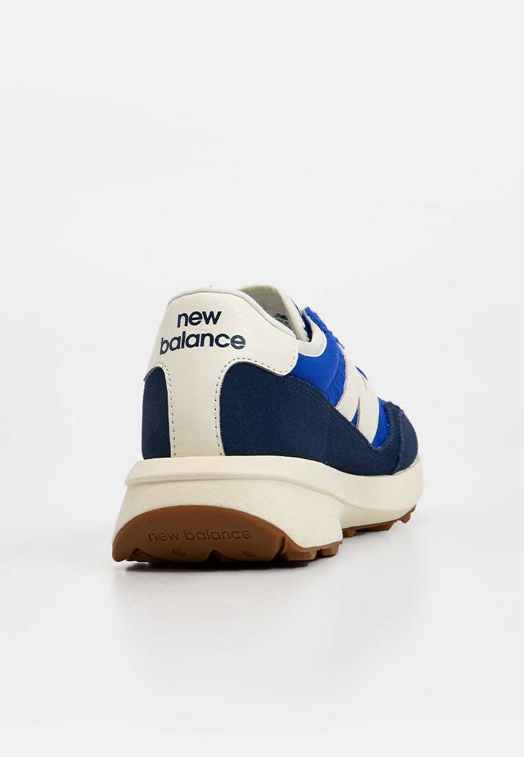 New Balance 370