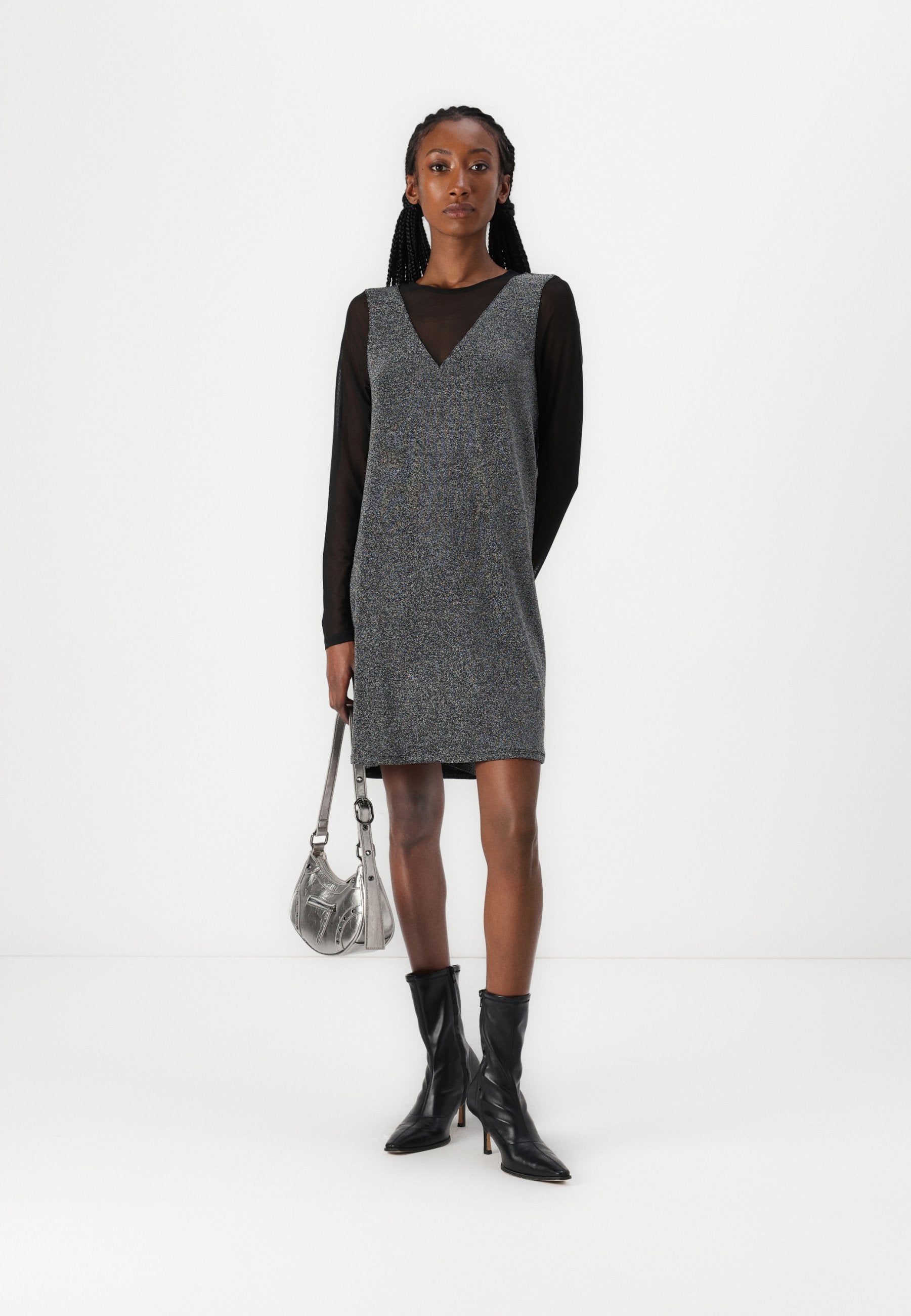 ONLQUEEN  V NECK DRESS  Media 2