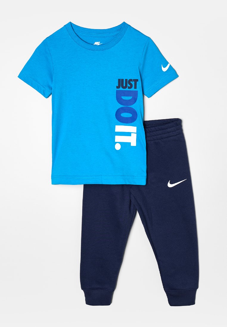 Nike Sportswear SET