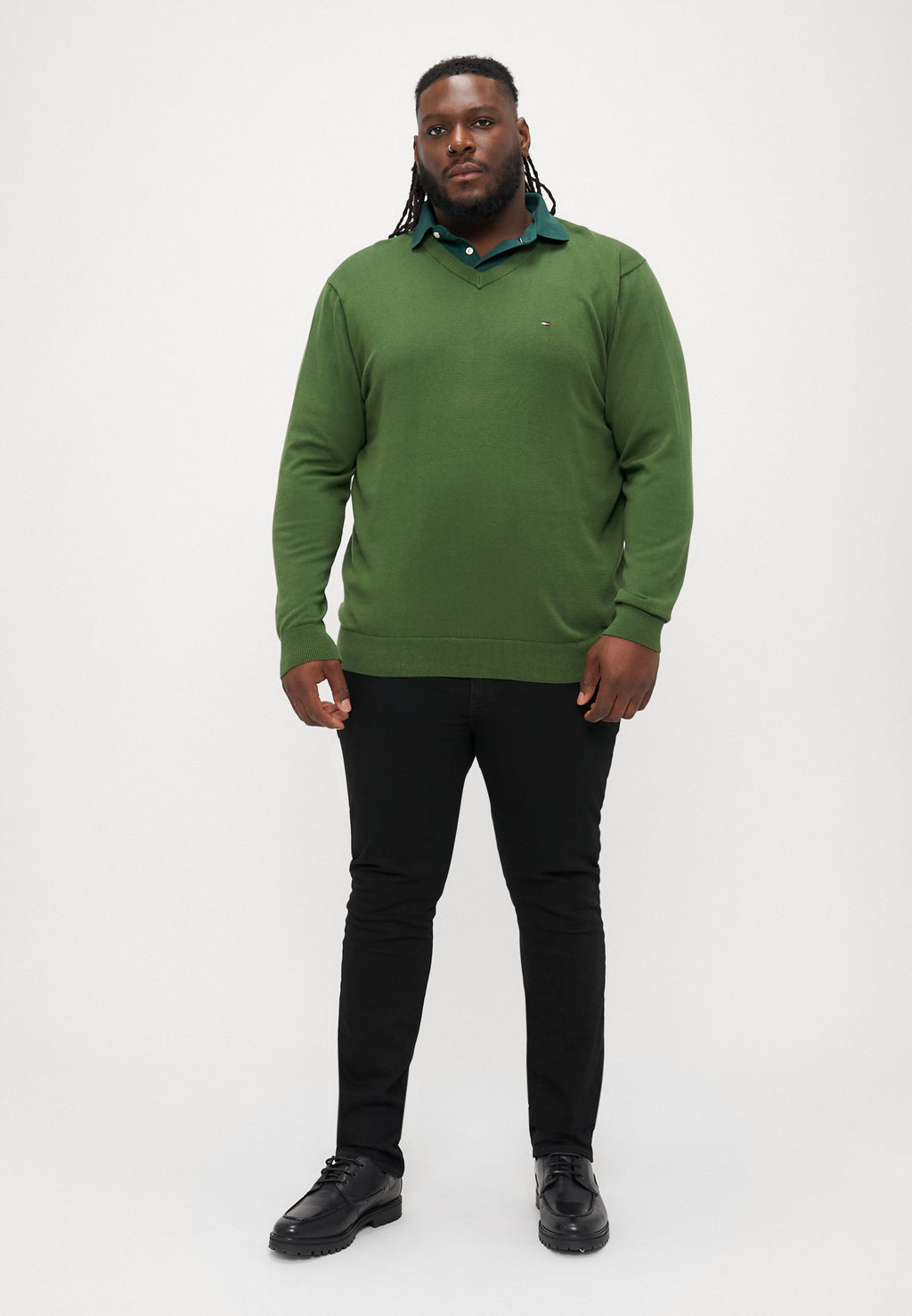 ESSENTIAL V NECK Media 2
