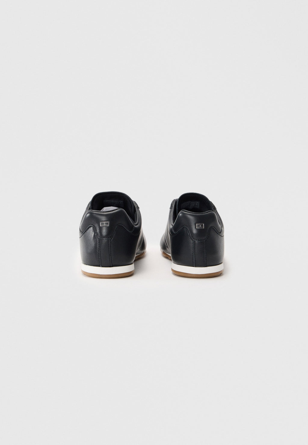 LOW PROFILE LOGO LEATHER TRAINERS Media 3