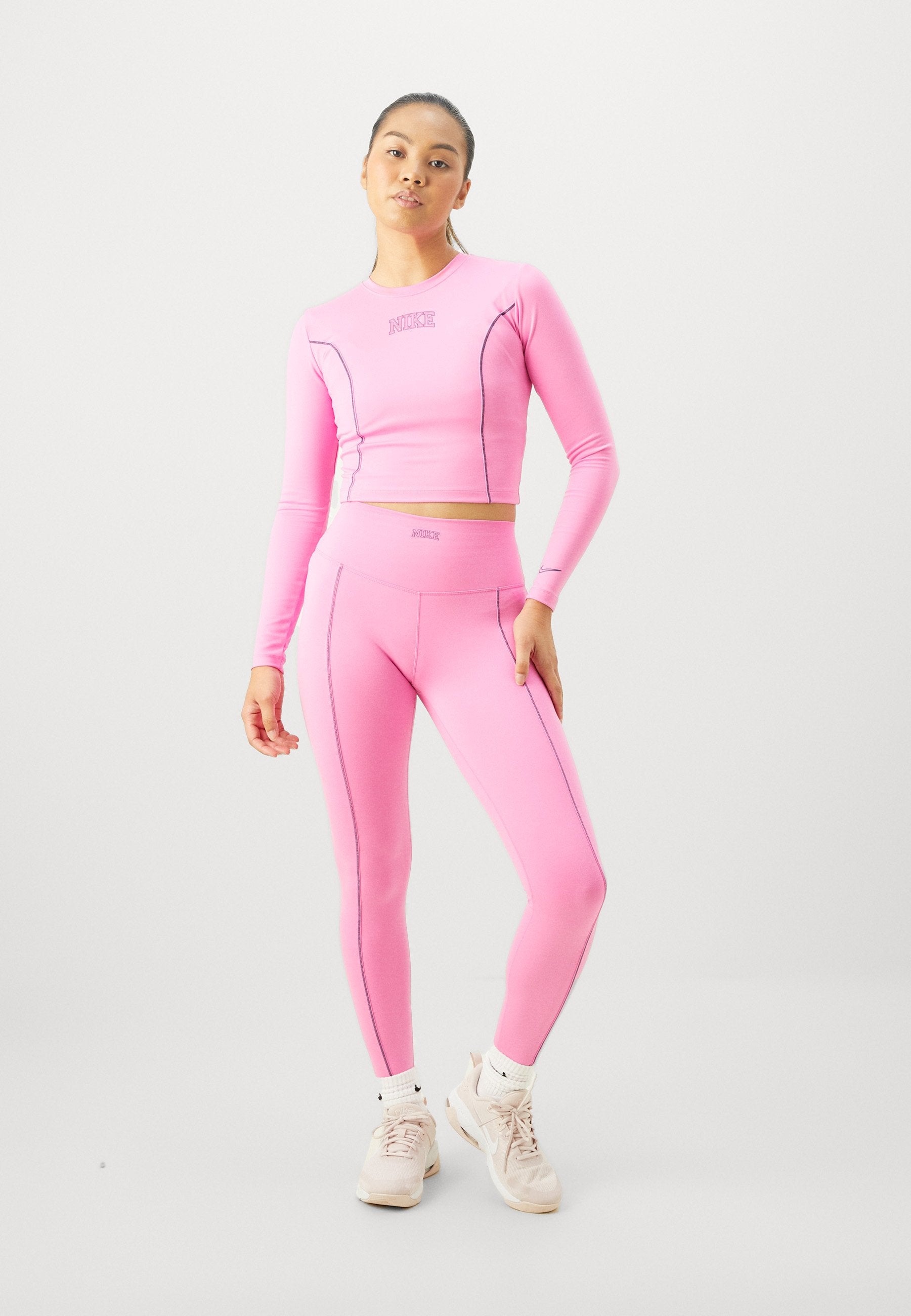 Nike Performance ONE