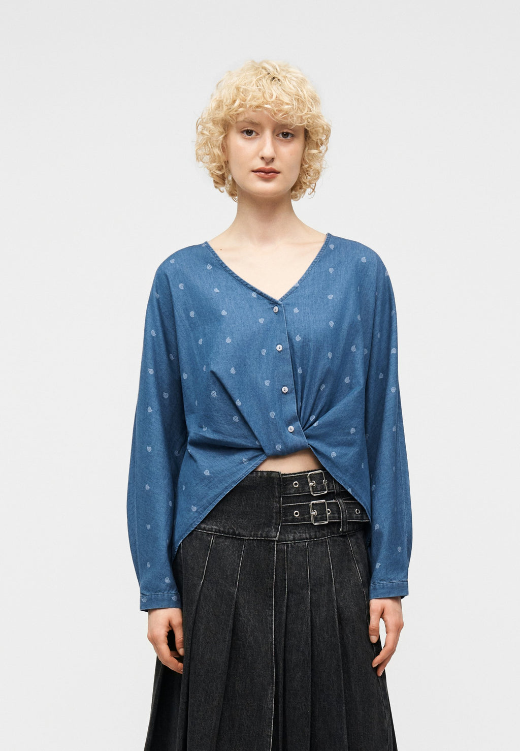 ONLNOVA AZURE SHORT KNOT SHIRT Media 3