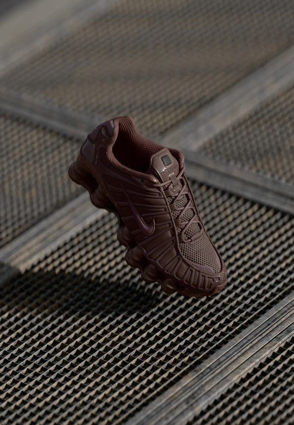 Nike Sportswear SHOX SE - Trainers - tattoo/black