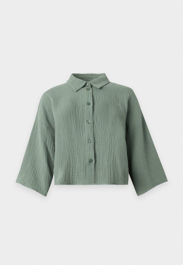Vero Moda VMNATALI CROP - Button-down blouse - laurel wreath