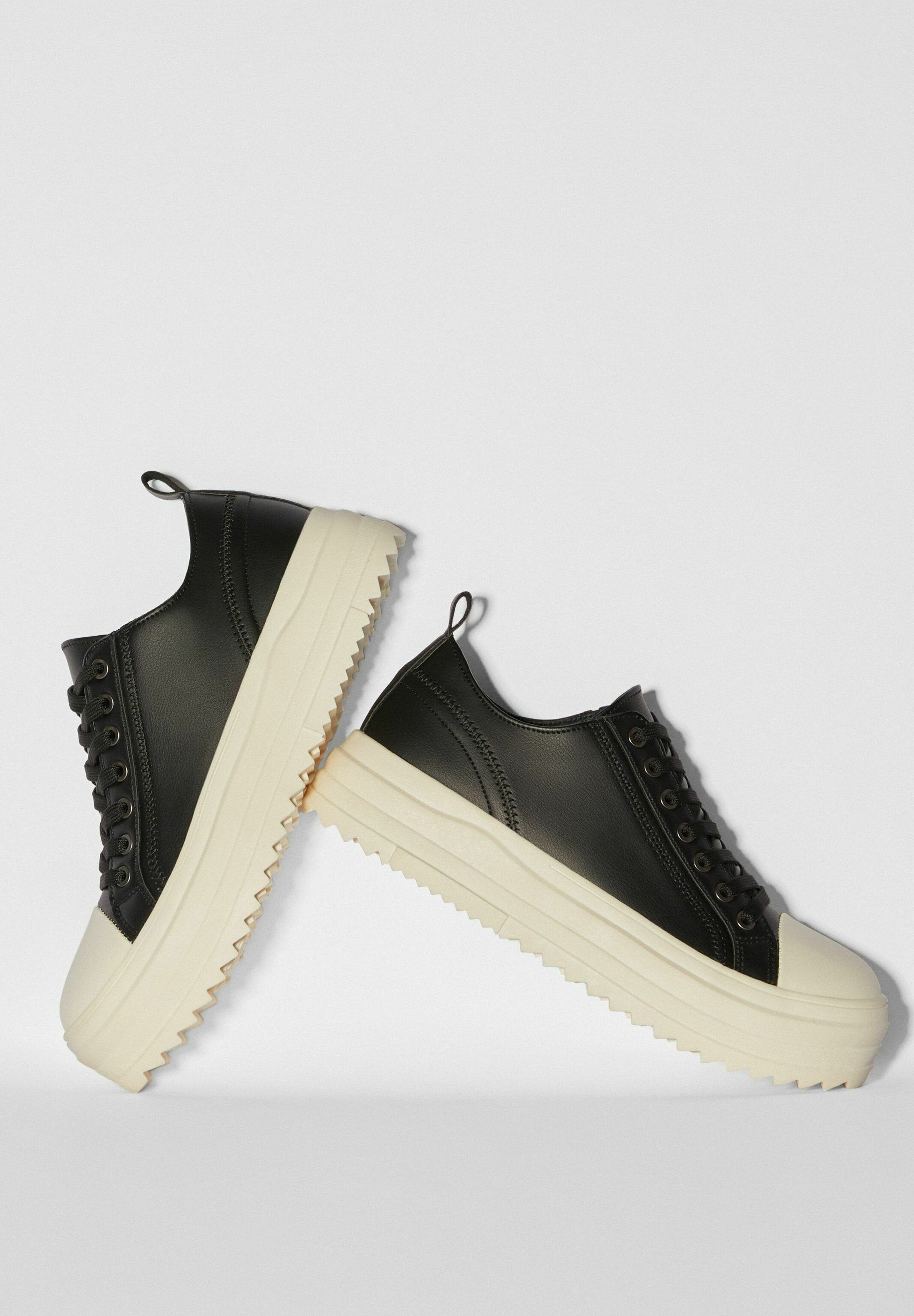 Bershka  AND TOECAP