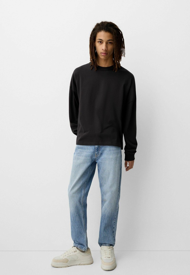 Bershka Jeans Tapered Fit Media 1