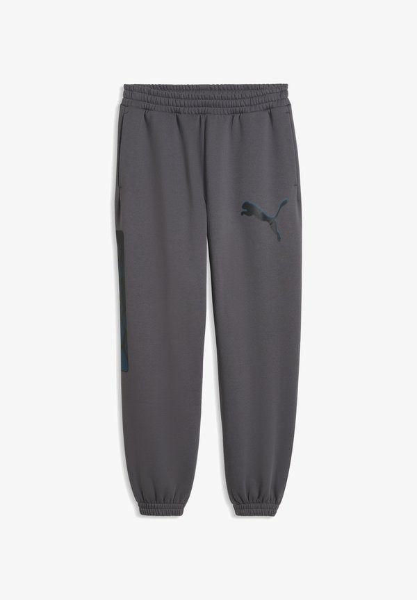 Puma PUMA SPORT RELAXED STREET GRAPHIC FLEECE JOGGINGHOSE - Tracksuit bottoms - moody gray