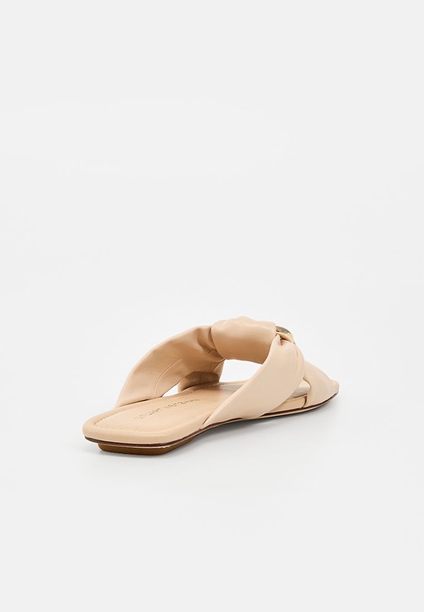Stuart Weitzman CECE