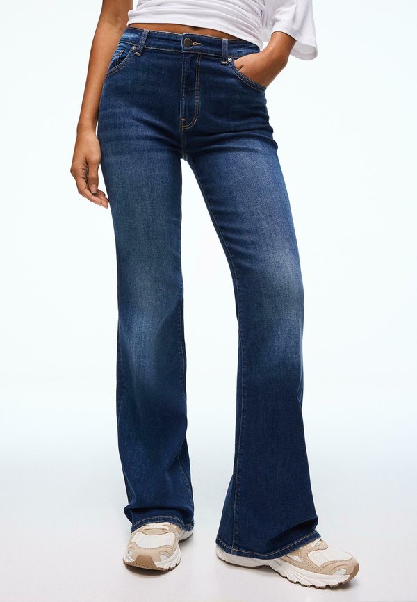 Bershka Flared Jeans - dark blue