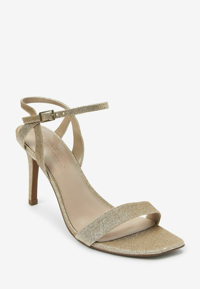 Goldglitzer-High Heelsandale mit offener Zehenpartie, dünnen Riemen und einem geschnallten Knöchelriemen; hoher Stiletto-Absatz; glatte Innensohle.